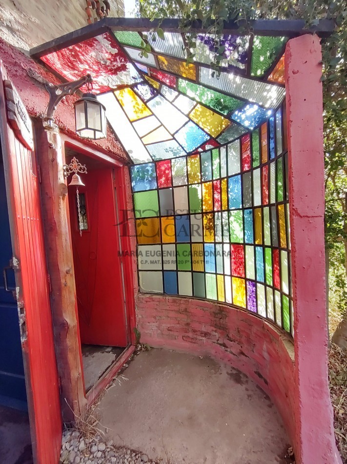 Un rincon de arte en Las Victorias. Ideal vivienda, renta, uso comercial. Bariloche.