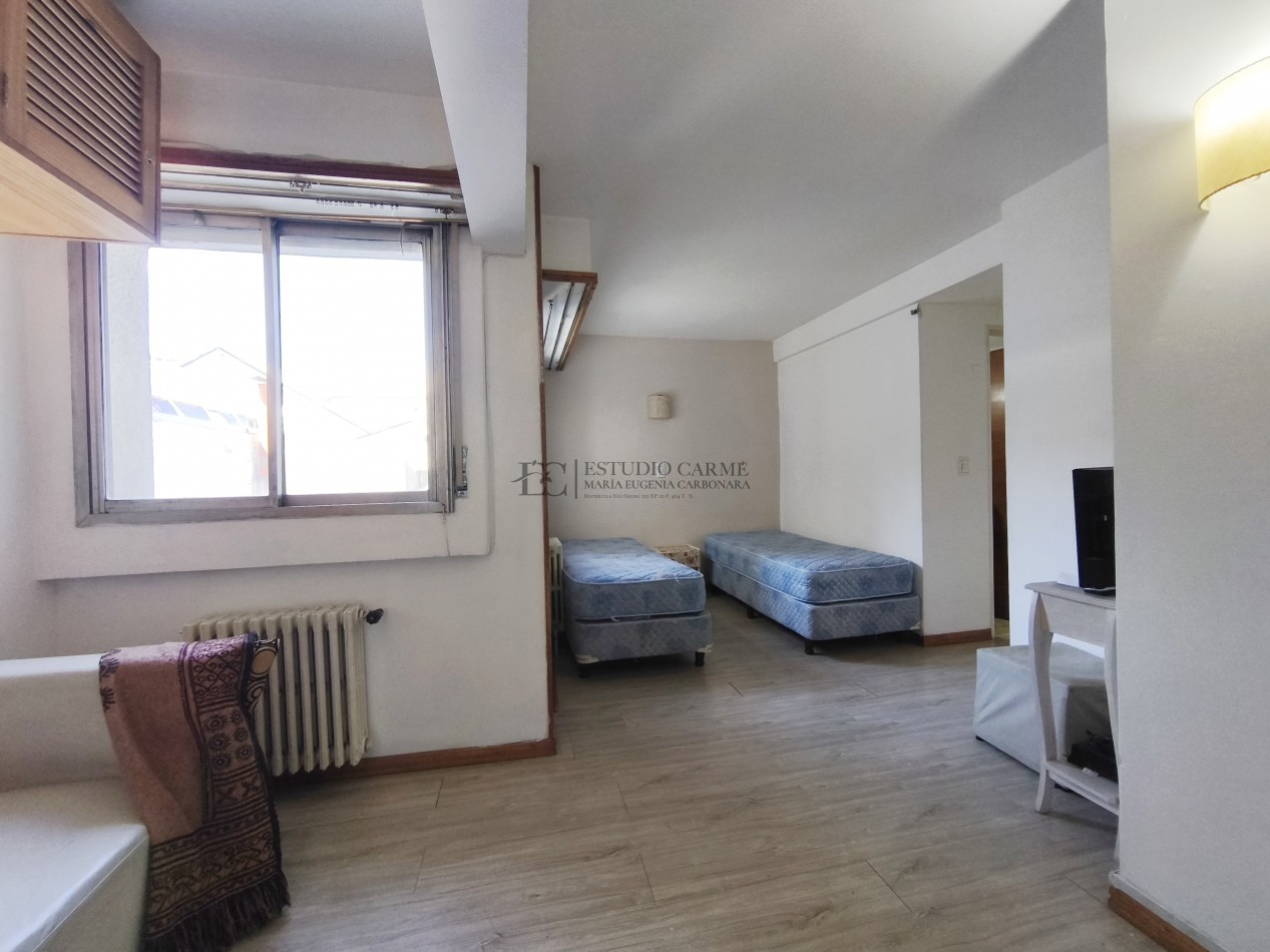 Comodo monoambiente centro de Bariloche a 50 m de Mitre en venta ideal inversion cocina separada 