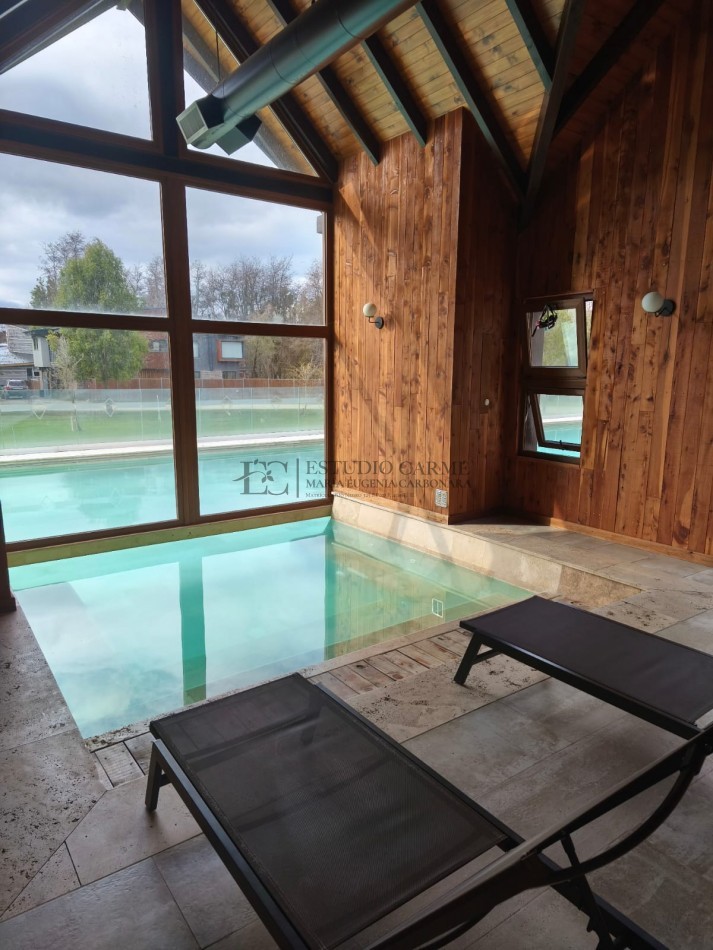 Casa en barrio privado Barrancas de Melipal en venta a 4,5 km del centro de Bariloche con seguridad y pileta