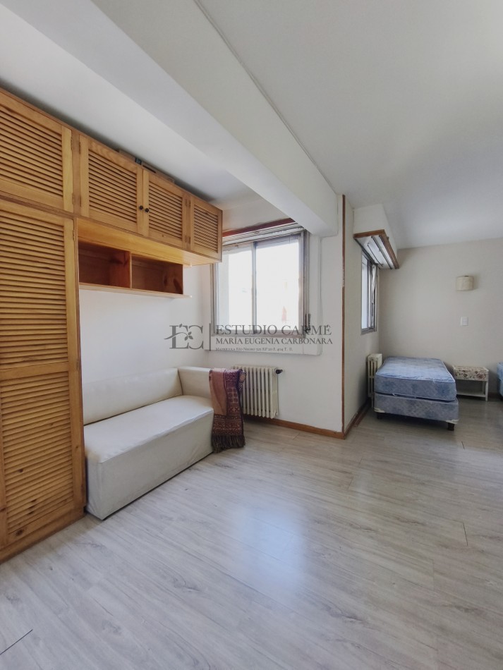 Comodo monoambiente centro de Bariloche a 50 m de Mitre en venta ideal inversion cocina separada 