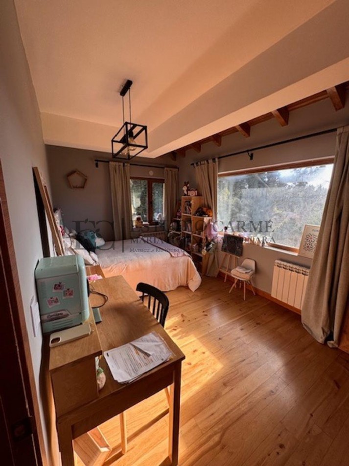 Casa con vista B° cerrado Las Bandurrias, Bariloche, en venta