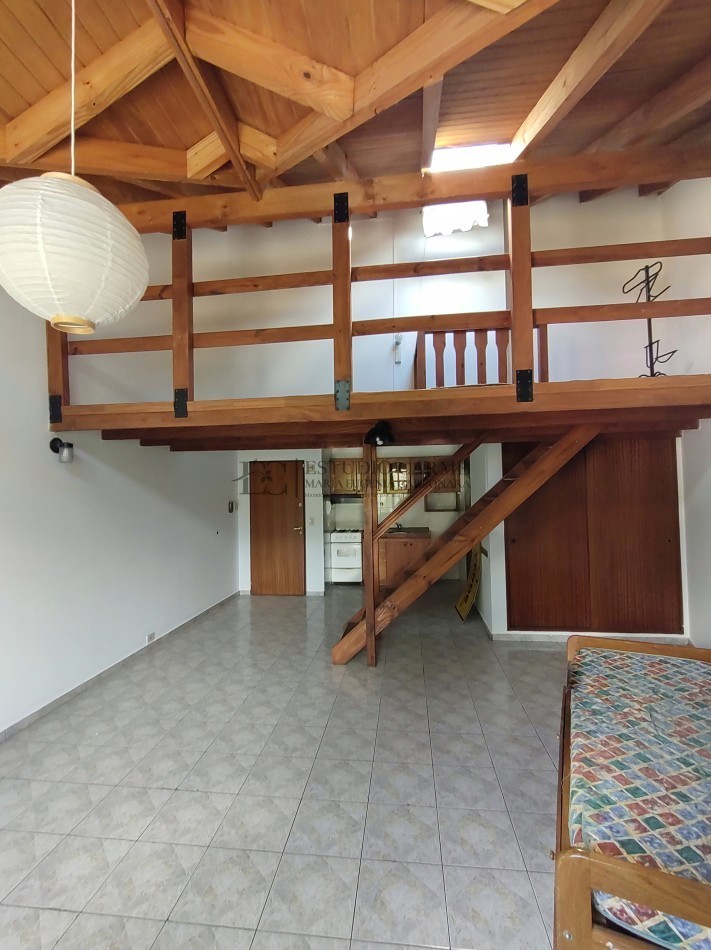 Apto credito depto doble altura con entrepiso tipo loft en Bo. Belgrano, Bariloche en venta monoambiente