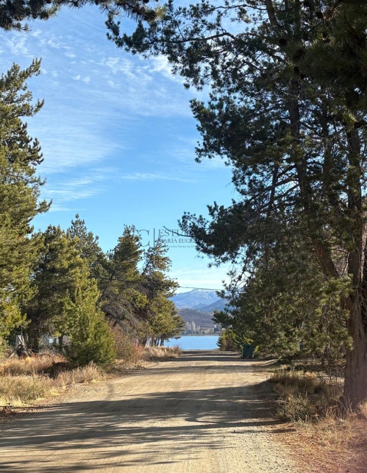 Lote con casa a 100 m del lago y del Rio Limay ubicacion estrategica en Dina Huapi con gas de red