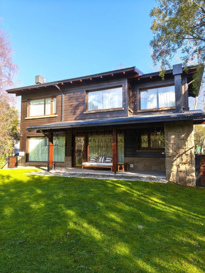 Casa en barrio privado Barrancas de Melipal en venta a 4,5 km del centro de Bariloche con seguridad y pileta