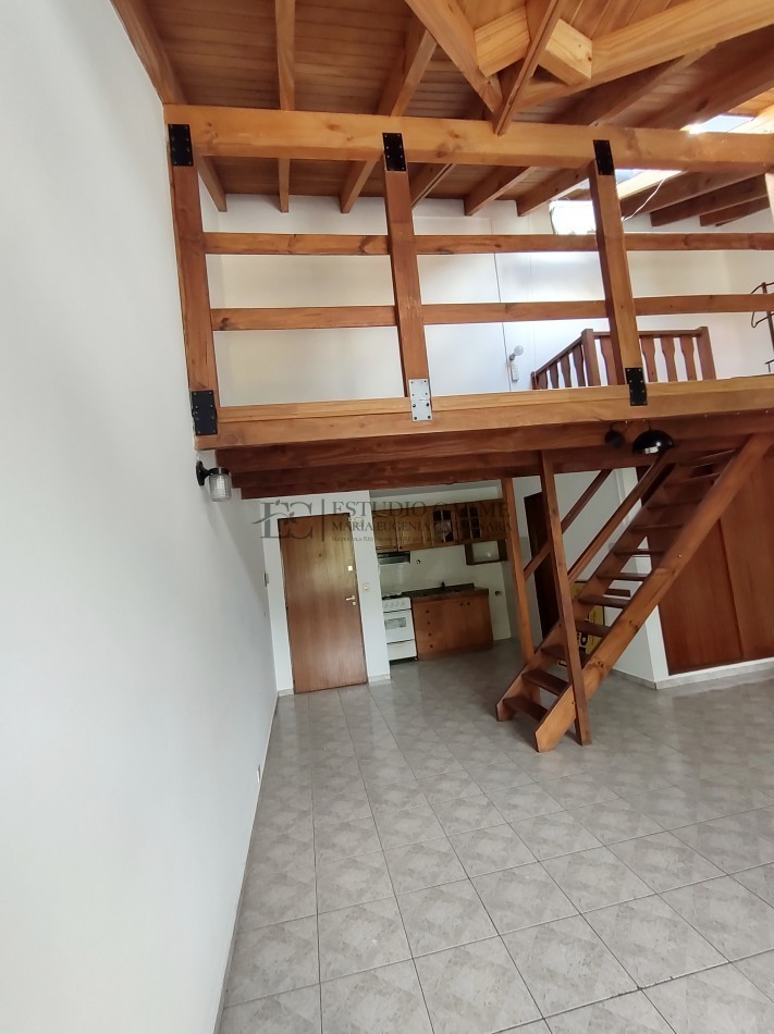 Apto credito depto doble altura con entrepiso tipo loft en Bo. Belgrano, Bariloche en venta monoambiente