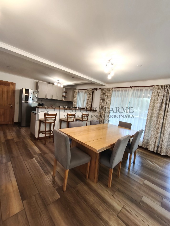 Casa en barrio privado Barrancas de Melipal en venta a 4,5 km del centro de Bariloche con seguridad y pileta