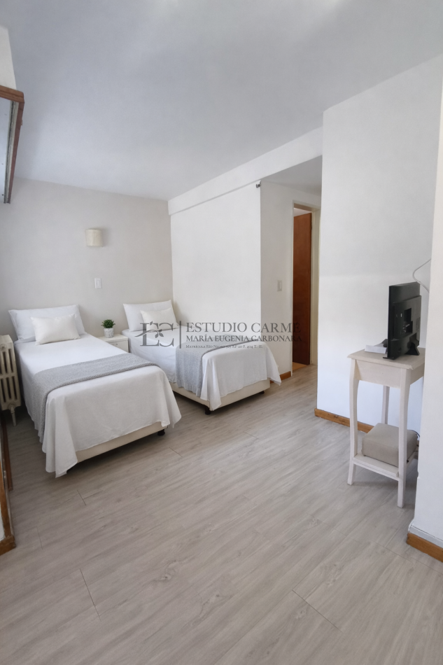 Comodo monoambiente centro de Bariloche a 50 m de Mitre en venta ideal inversion cocina separada 