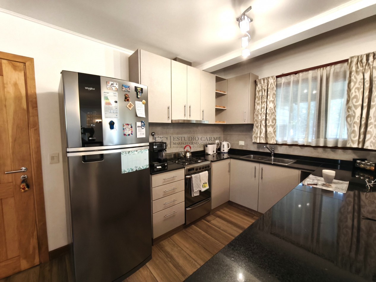 Casa en barrio privado Barrancas de Melipal en venta a 4,5 km del centro de Bariloche con seguridad y pileta