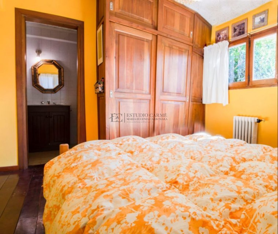Casa en Melipal Bariloche 6 ambientes jardin vista parcial al lago Nahuel Huapi posibilidad de quinto dormitorio o dependencia
