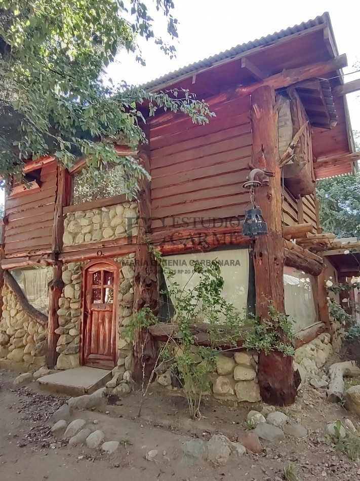 Un rincon de arte en Las Victorias. Ideal vivienda, renta, uso comercial. Bariloche.