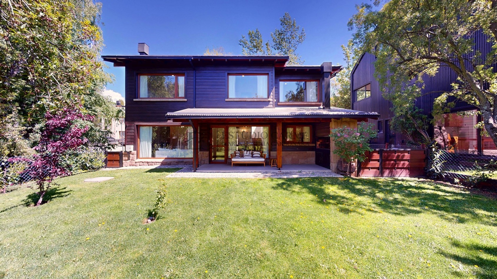 Casa en barrio privado Barrancas de Melipal en venta a 4,5 km del centro de Bariloche con seguridad y pileta