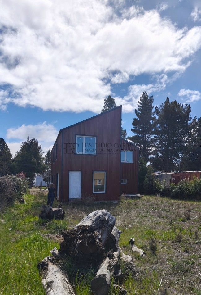 Complejo en block de 3 unidades a terminar en barrio Entre Pinos al este del centro de Bariloche. Oportunidad de inversion.
