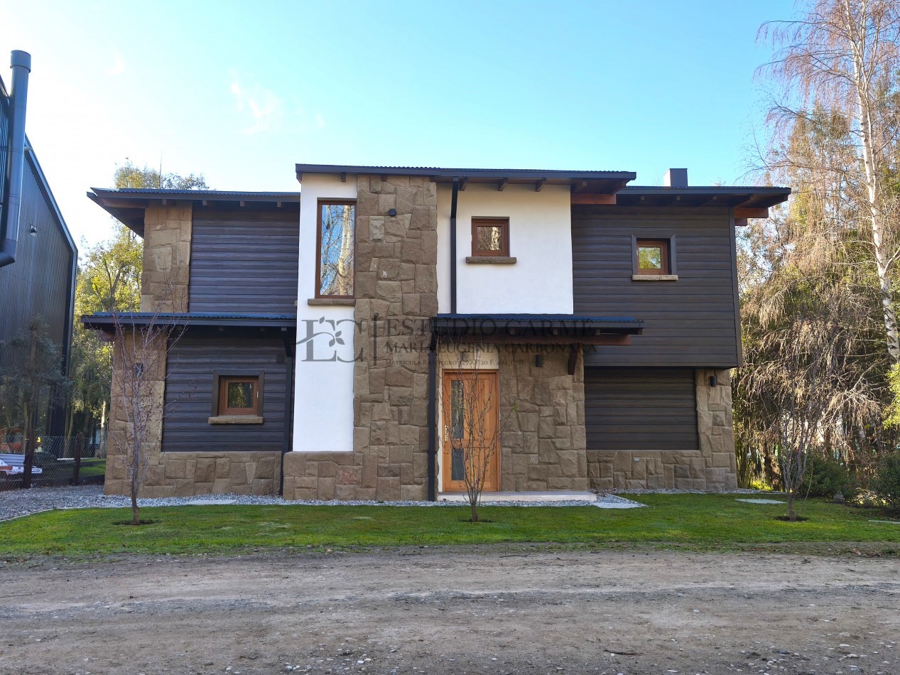 Casa en barrio privado Barrancas de Melipal en venta a 4,5 km del centro de Bariloche con seguridad y pileta