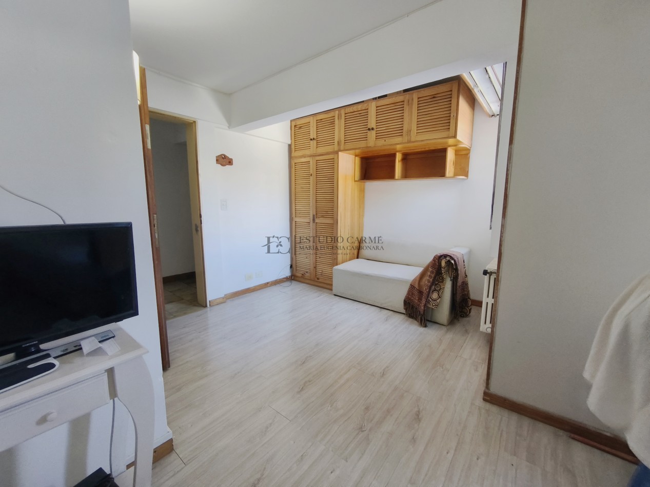 Comodo monoambiente centro de Bariloche a 50 m de Mitre en venta ideal inversion cocina separada 