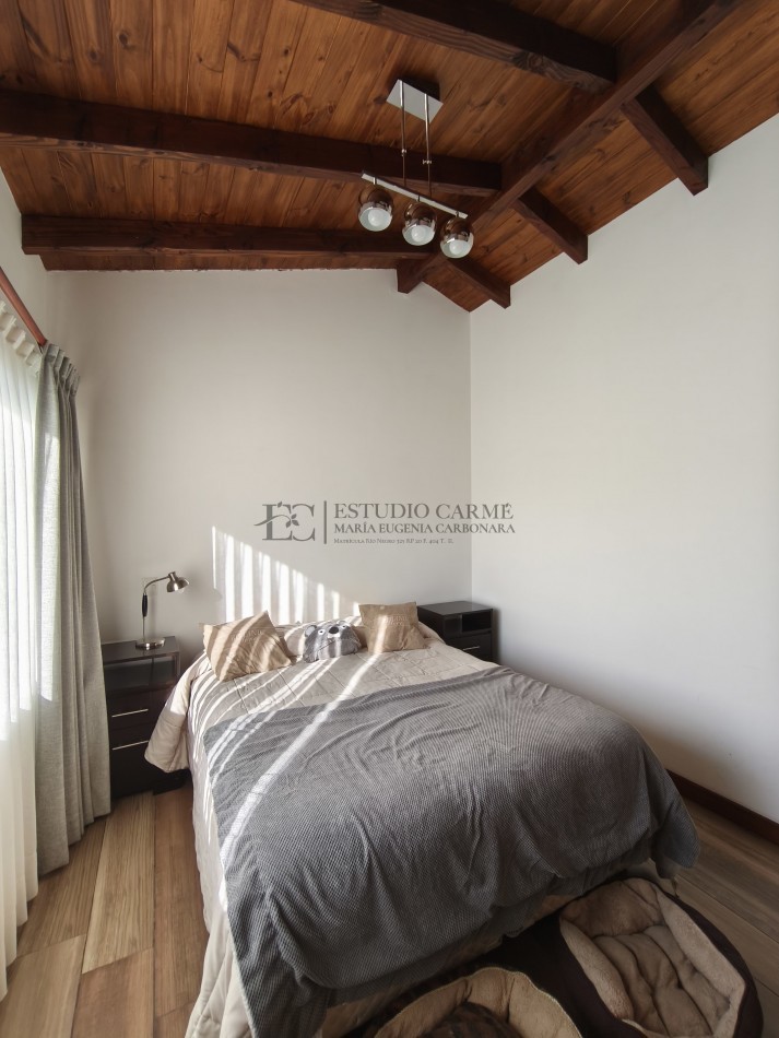 Casa en barrio privado Barrancas de Melipal en venta a 4,5 km del centro de Bariloche con seguridad y pileta