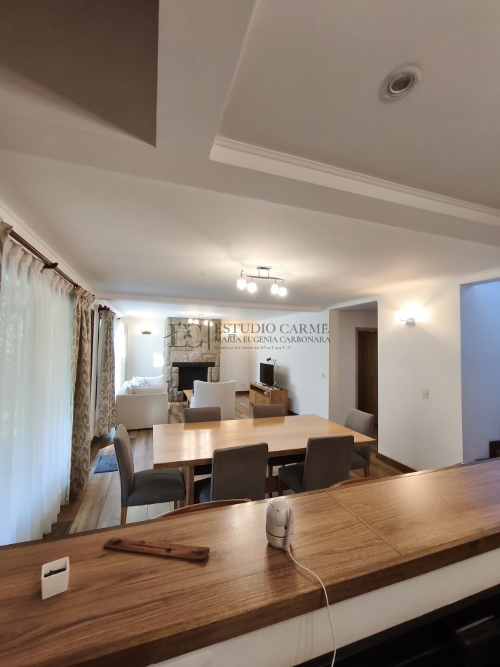 Casa en barrio privado Barrancas de Melipal en venta a 4,5 km del centro de Bariloche con seguridad y pileta