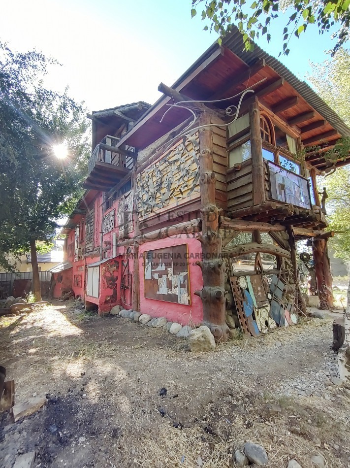 Un rincon de arte en Las Victorias. Ideal vivienda, renta, uso comercial. Bariloche.