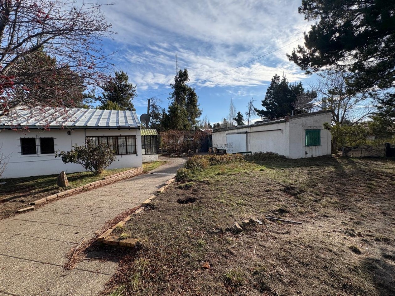 Lote con casa a 100 m del lago y del Rio Limay ubicacion estrategica en Dina Huapi con gas de red
