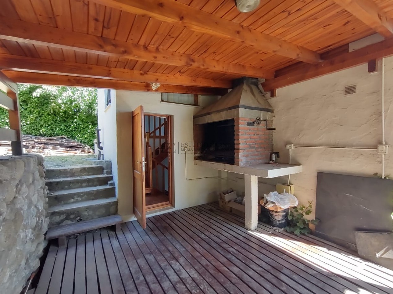 Casa 4 ambientes con vista a 100 m de Pioneros km 6, Bariloche en venta apto credito hipotecario UVA lote propio orientacion norte