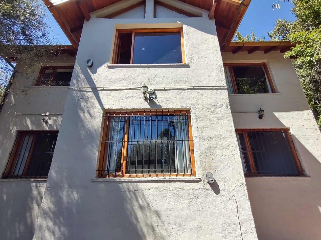 Casa 4 ambientes con vista a 100 m de Pioneros km 6, Bariloche en venta apto credito hipotecario UVA lote propio orientacion norte