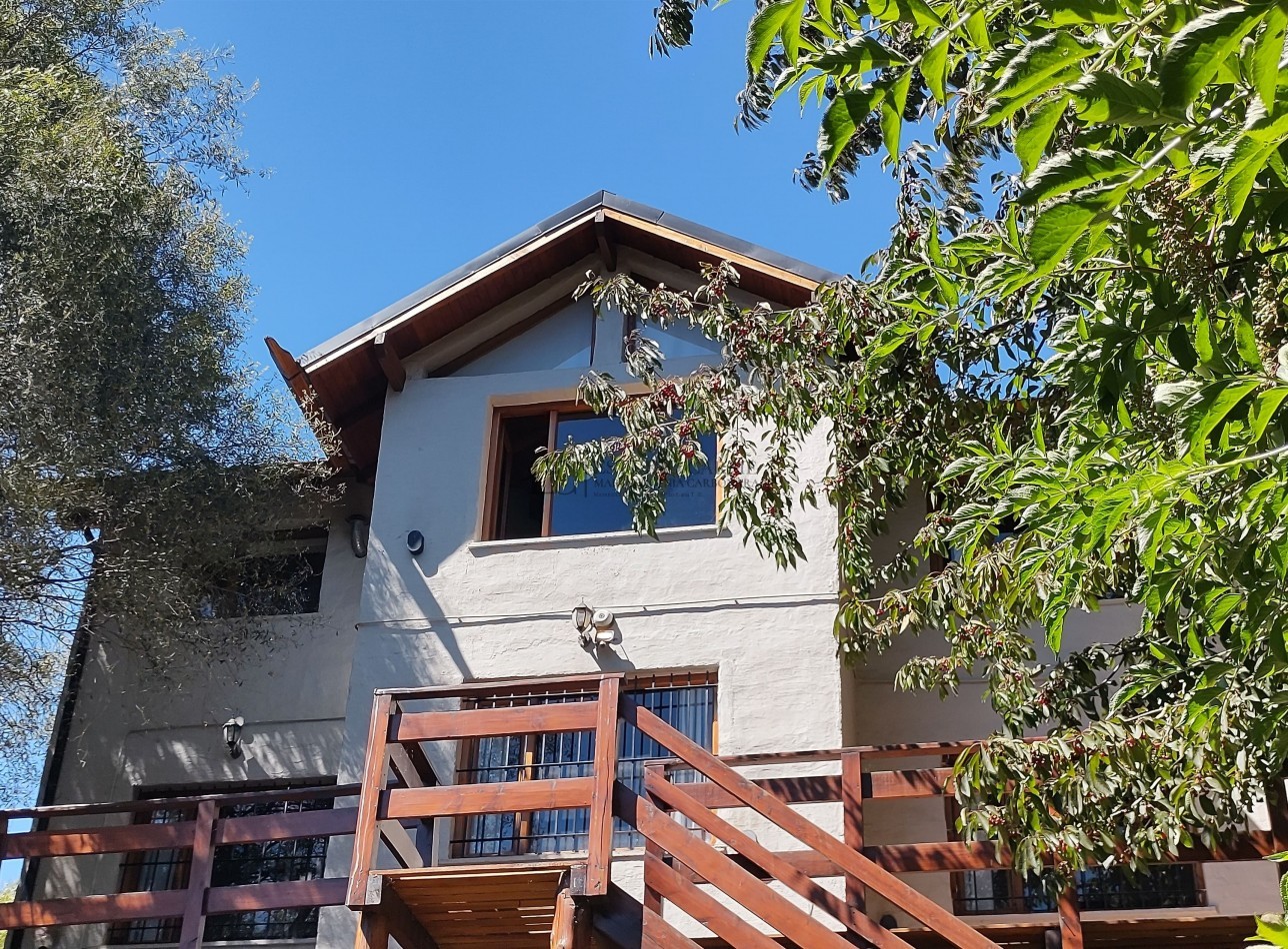 Casa 4 ambientes con vista a 100 m de Pioneros km 6, Bariloche en venta apto credito hipotecario UVA lote propio orientacion norte