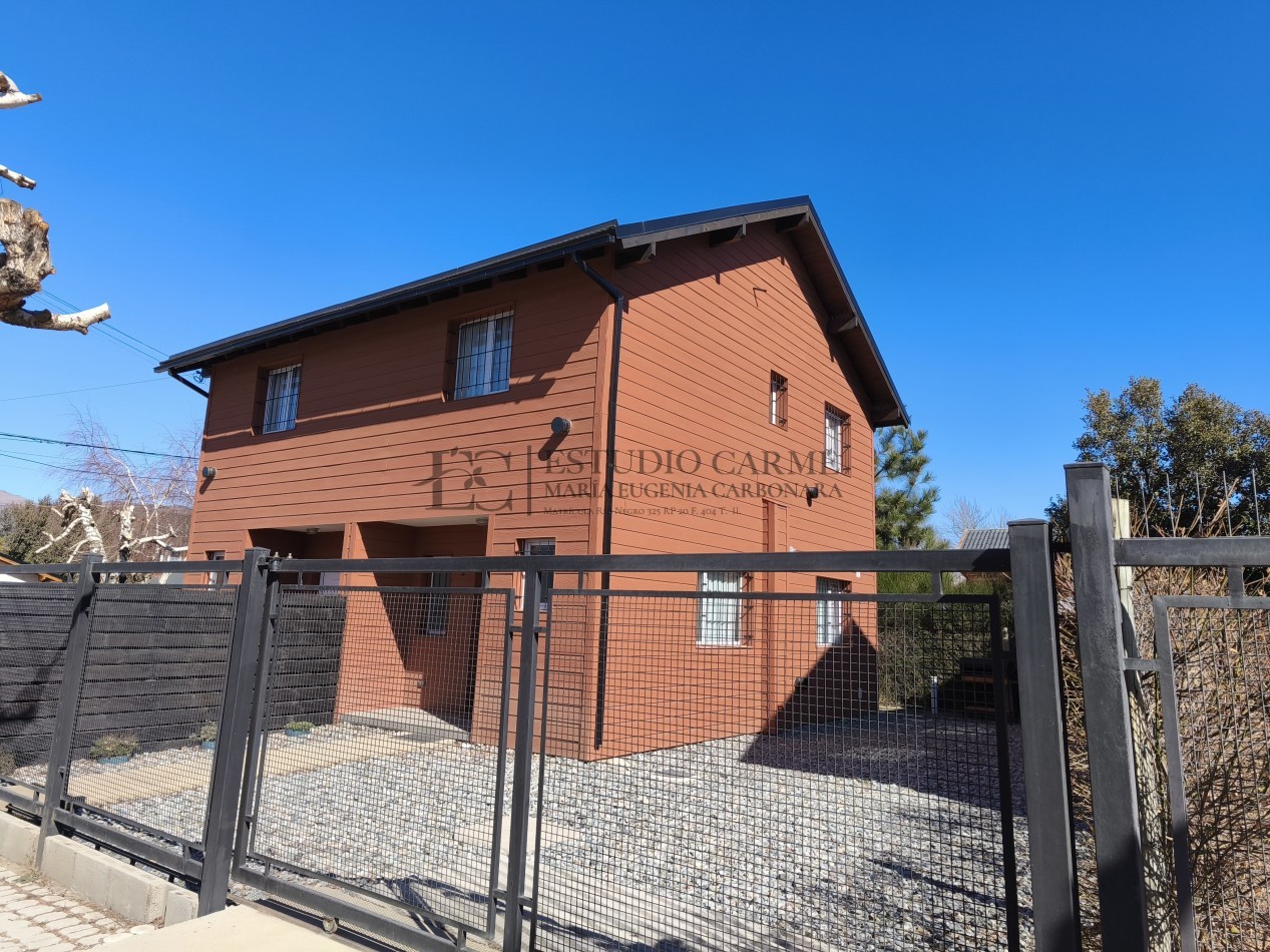 Casa Ph en alquiler permanente impecable en Barrio Las Victorias Bariloche patio propio baño y toilette lavadero espacio guardacoche sin expensas