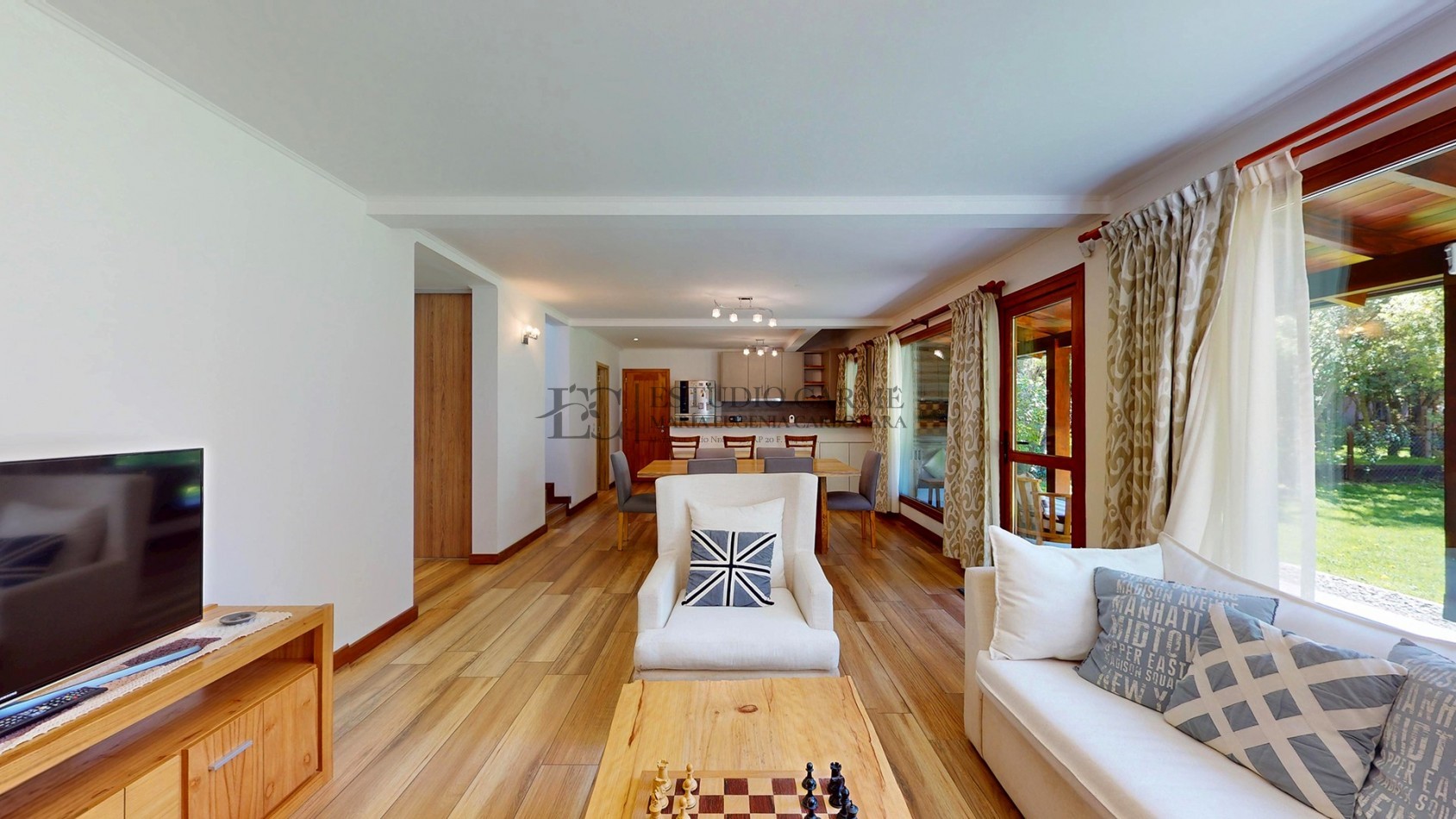 Casa en barrio privado Barrancas de Melipal en venta a 4,5 km del centro de Bariloche con seguridad y pileta