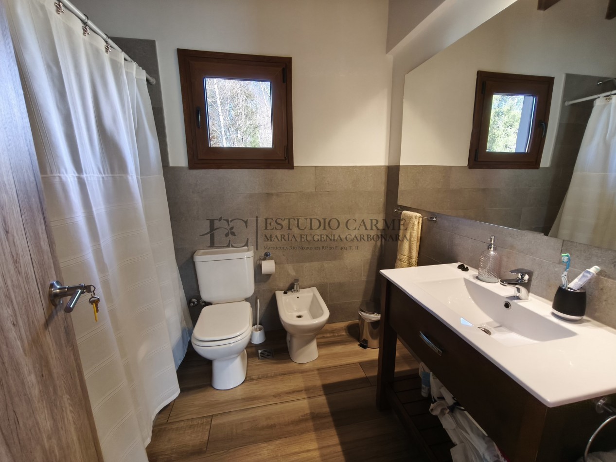 Casa en barrio privado Barrancas de Melipal en venta a 4,5 km del centro de Bariloche con seguridad y pileta