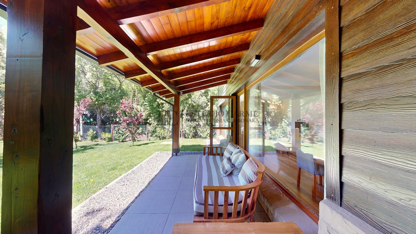 Casa en barrio privado Barrancas de Melipal en venta a 4,5 km del centro de Bariloche con seguridad y pileta