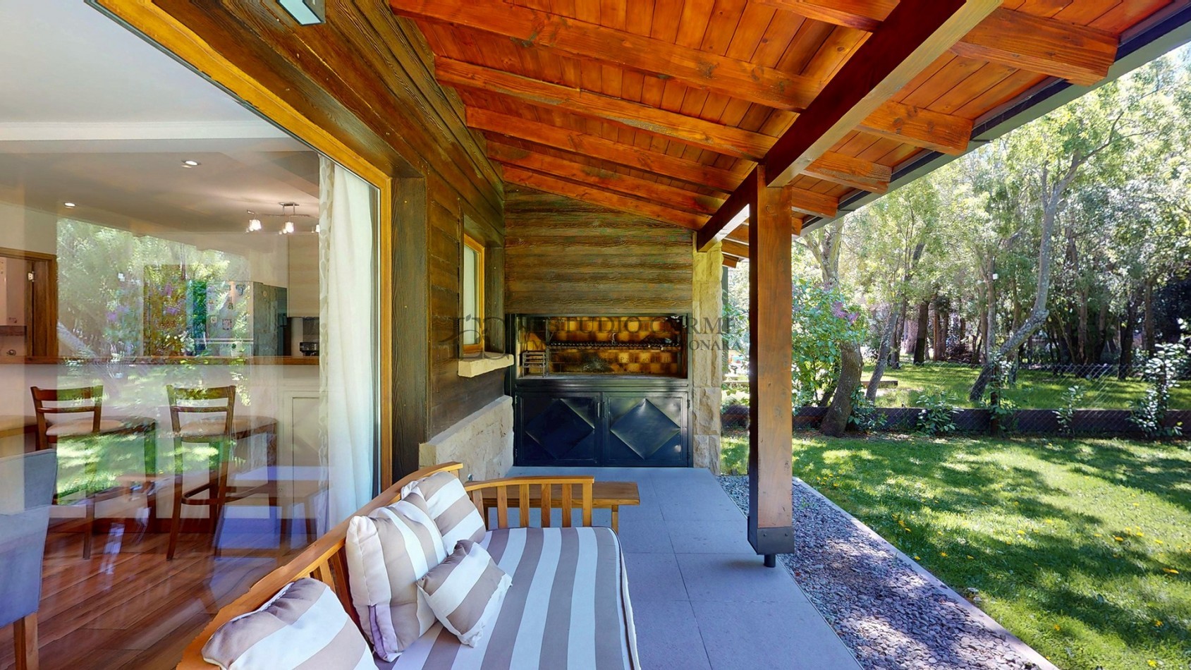 Casa en barrio privado Barrancas de Melipal en venta a 4,5 km del centro de Bariloche con seguridad y pileta