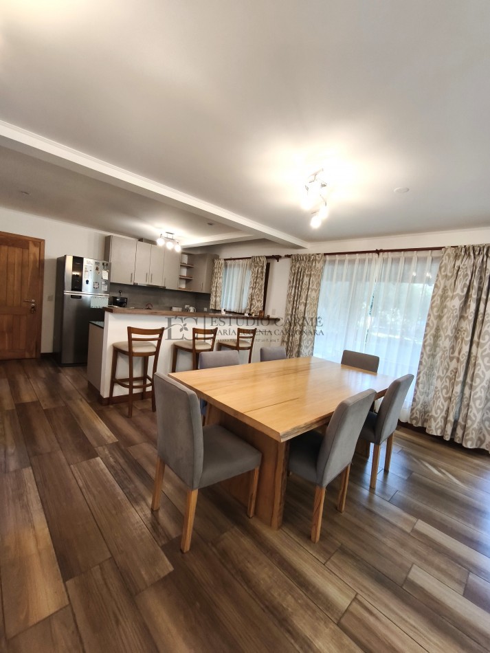Casa en barrio privado Barrancas de Melipal en venta a 4,5 km del centro de Bariloche con seguridad y pileta