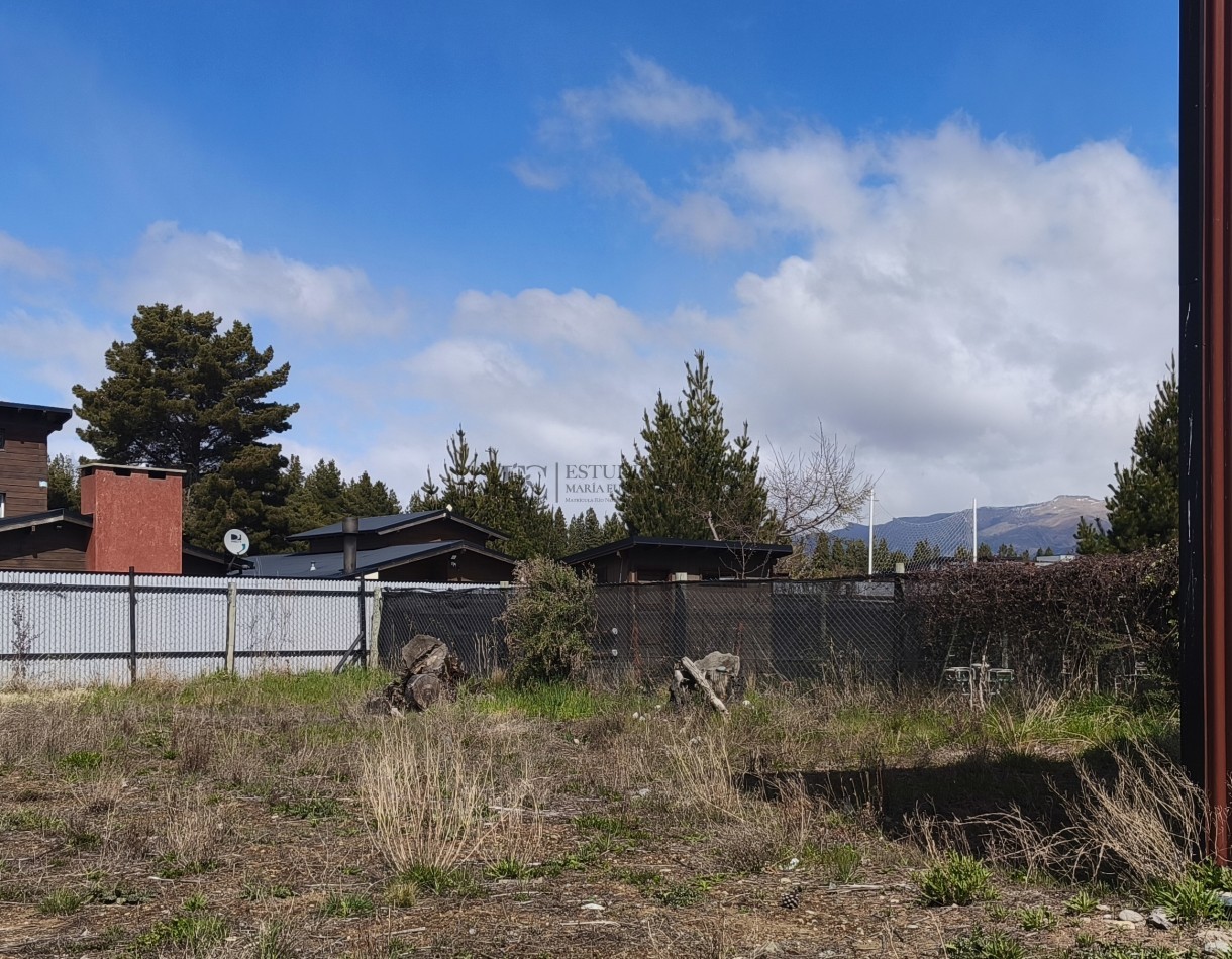 Complejo en block de 3 unidades a terminar en barrio Entre Pinos al este del centro de Bariloche. Oportunidad de inversion.
