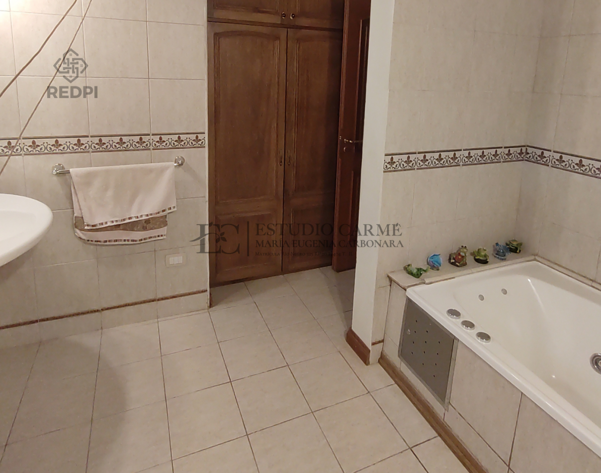 Casa 6 amb + amplio quincho o depto con garage en Dina Huapi a 15 km de Bariloche zona residencial jardin 