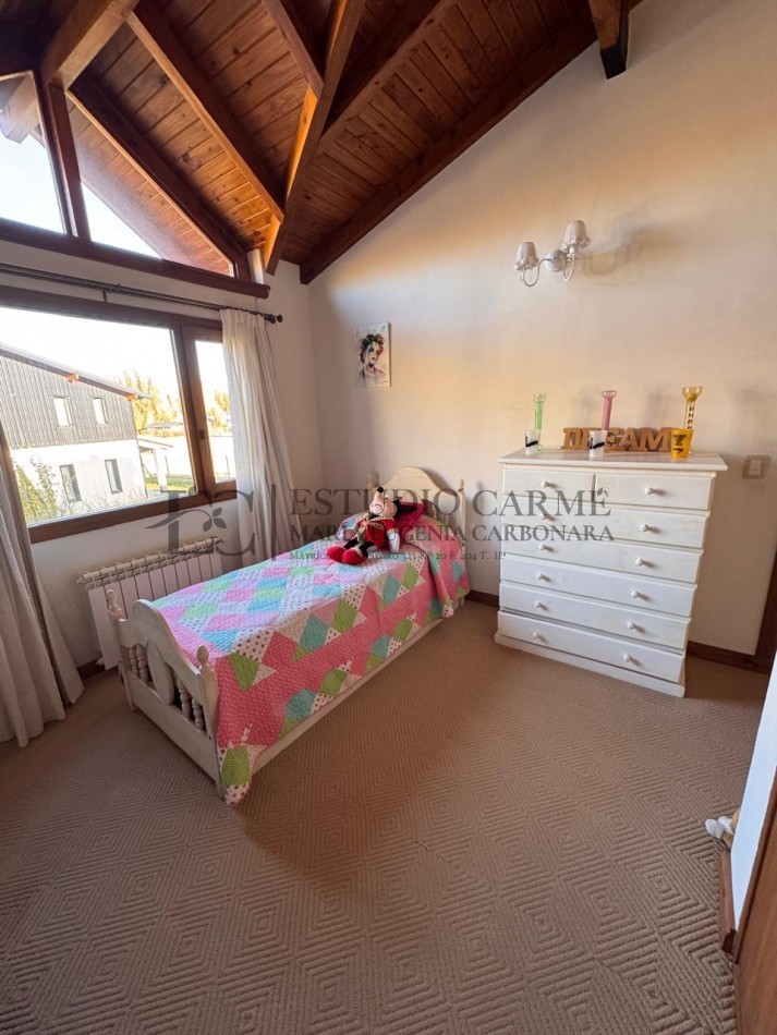 Casa 6 amb + amplio quincho o depto con garage en Dina Huapi a 15 km de Bariloche zona residencial jardin 