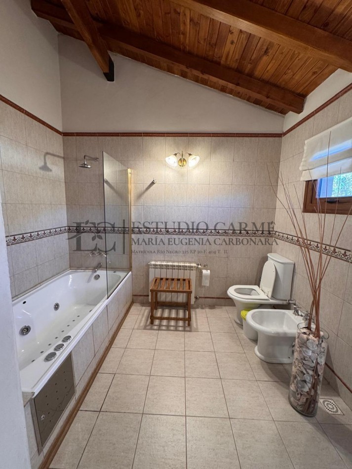 Casa 6 amb + amplio quincho o depto con garage en Dina Huapi a 15 km de Bariloche zona residencial jardin 