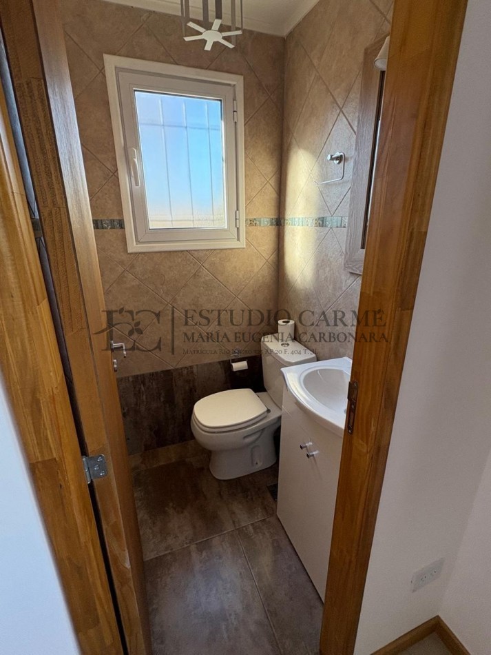Casa Ph en alquiler permanente impecable en Barrio Las Victorias Bariloche patio propio baño y toilette lavadero espacio guardacoche sin expensas
