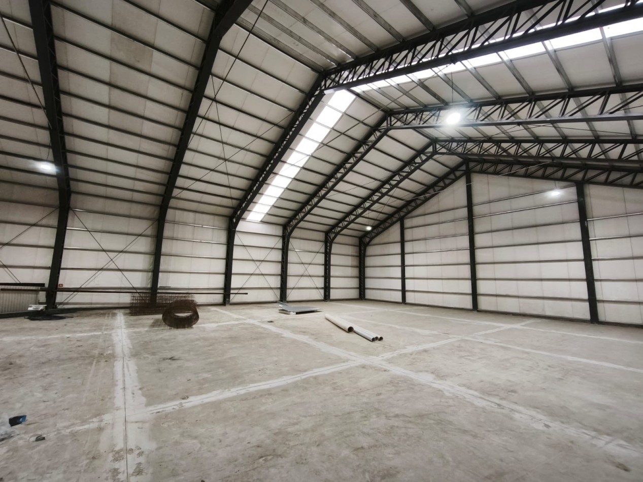 Galpon en alquiler//deposito ideal logistica con dos oficinas y dos baños kitchenettes  18 x 22 m en lote de 1.200 m2 barrio San Francisco Bariloche