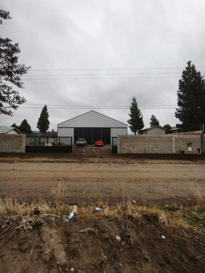 Galpon en alquiler//deposito ideal logistica con dos oficinas y dos baños kitchenettes  18 x 22 m en lote de 1.200 m2 barrio San Francisco Bariloche