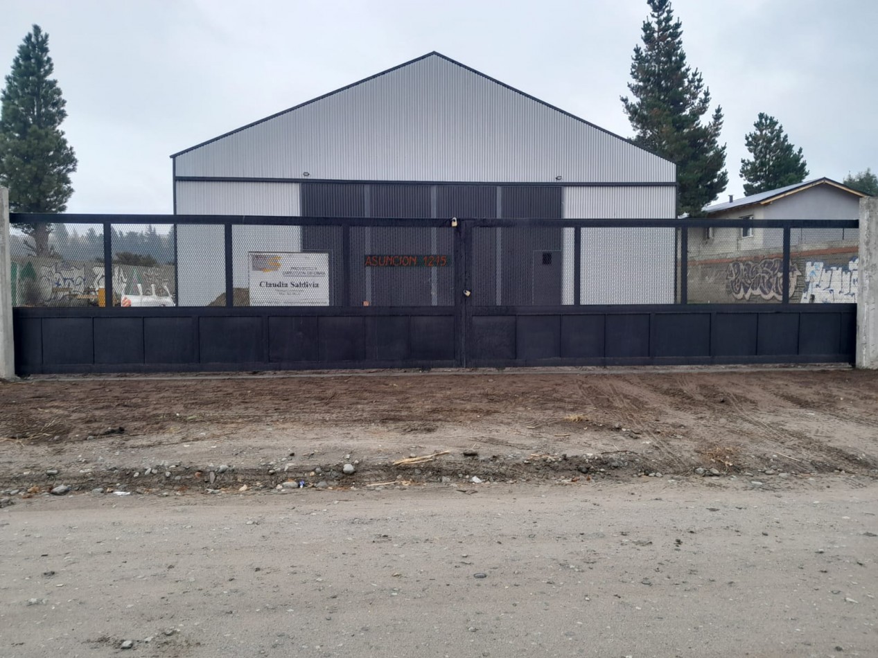Galpon en alquiler//deposito ideal logistica con dos oficinas y dos baños kitchenettes  18 x 22 m en lote de 1.200 m2 barrio San Francisco Bariloche