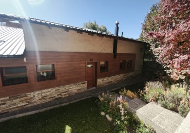 Casa 6 ambientes con vista al lago amplio jardin con riego quincho deck  venta en Bariloche 