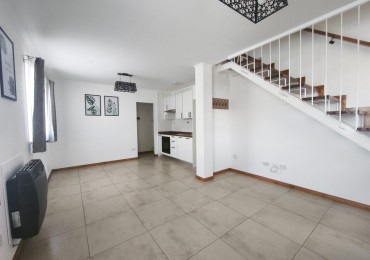  Ph impecable en alquiler permanente en Barrio Las Victorias Bariloche patio propio cochera baño y toilette lavadero 
