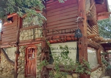 Un rincon de arte en Las Victorias. Ideal vivienda, renta, uso comercial. Bariloche.