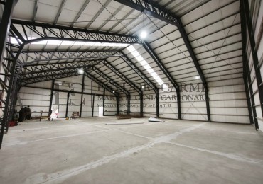 Galpon en venta deposito ideal logistica con dos oficinas y dos baños kitchenettes 18 x 22 m en lote de 1.200 m2 barrio San Francisco Bariloche