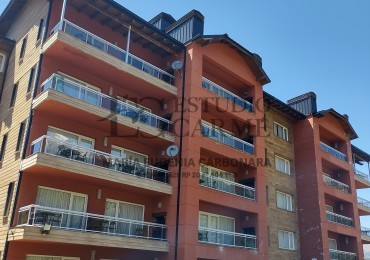 Departamento amoblado en Village Condo, Villa Catedral edif con spa, piscina cubierta gimnasio, jacuzzi. En venta apto turismo. Bariloche 