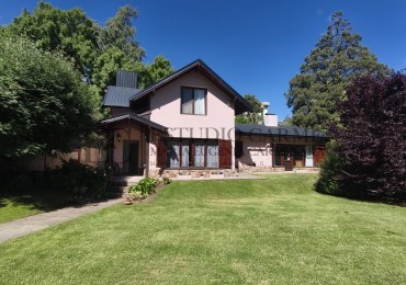 Casa + depto anexo en Barrio La Cascada de Bariloche. Alt. Bustillo Km 6 ideal vivienda y renta turistica venta inversion taller