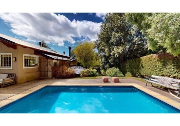 Amplia casa con pileta en La Cascada, Bariloche, en venta