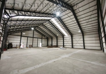 Galpon en alquiler deposito ideal logistica con dos oficinas y dos baños kitchenettes  18 x 22 m en lote de 1.200 m2 barrio San Francisco Bariloche