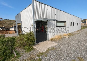 Casa en una planta en Dina Huapi con vista al Cerro Villegas en venta a 15 km de Bariloche 4 ambientes 2 baños jardin moderna 