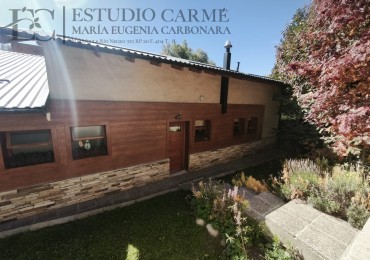 Casa 6 ambientes - con vista al lago amplio jardin con riego quincho deck  venta en Bariloche 