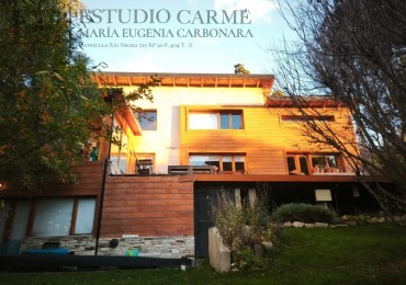 Casa 6 ambientes - con vista al lago amplio jardin con riego quincho deck  venta en Bariloche 